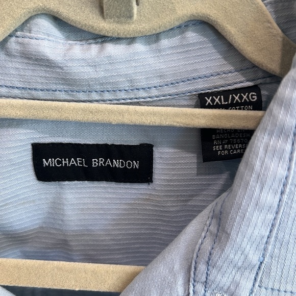 Men’s Short Sleeve Button Down - Picture 2 of 3